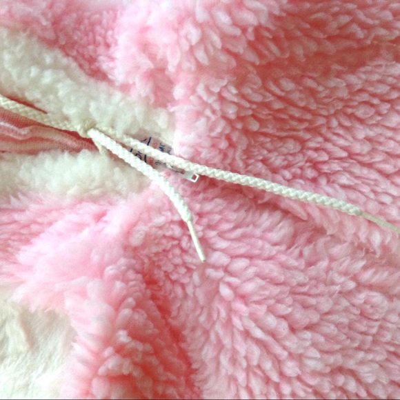 Dr. Denton 0-6 mos baby fuzzy pink footie w/ mitts - Picture 3 of 6